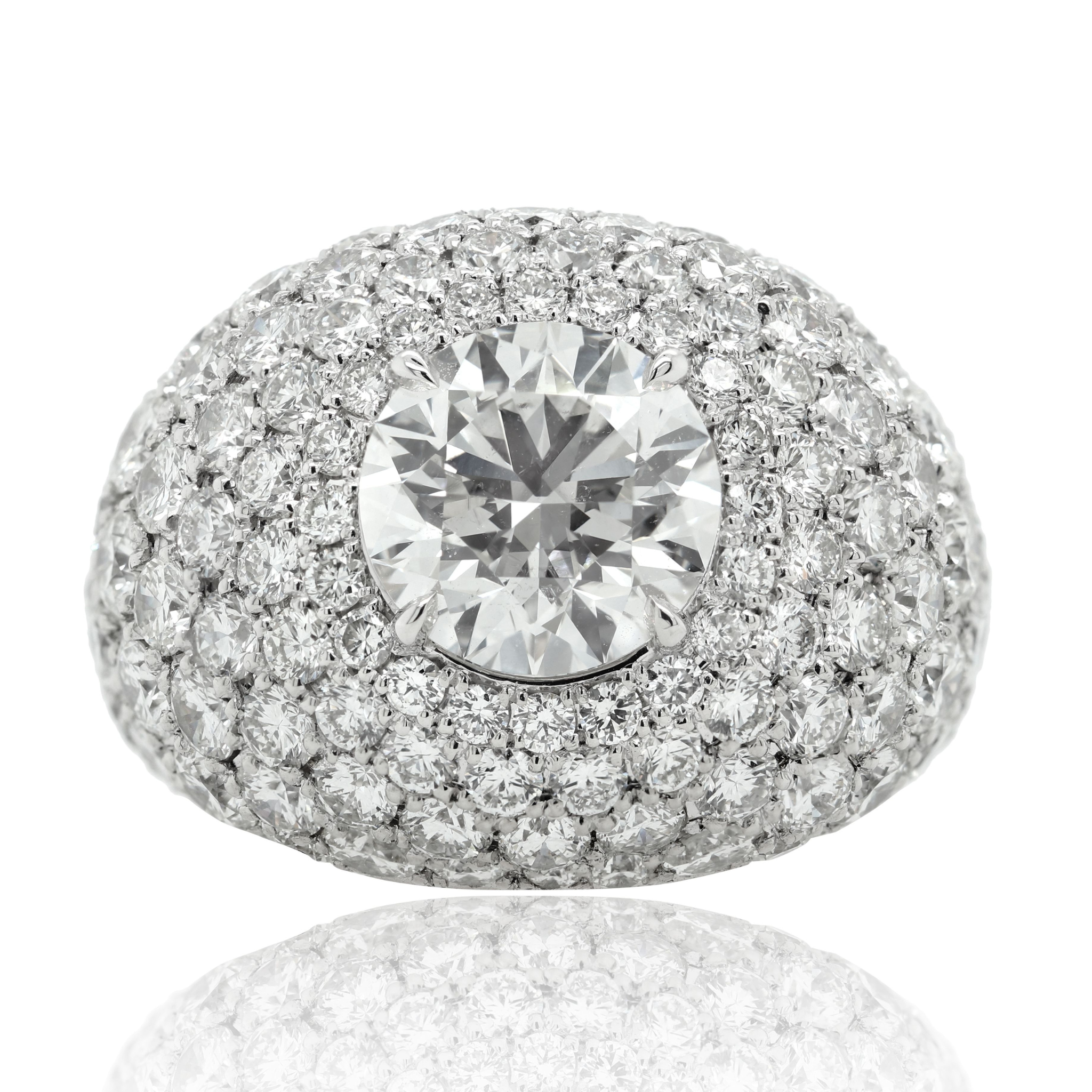 round diamond engagement ring gold