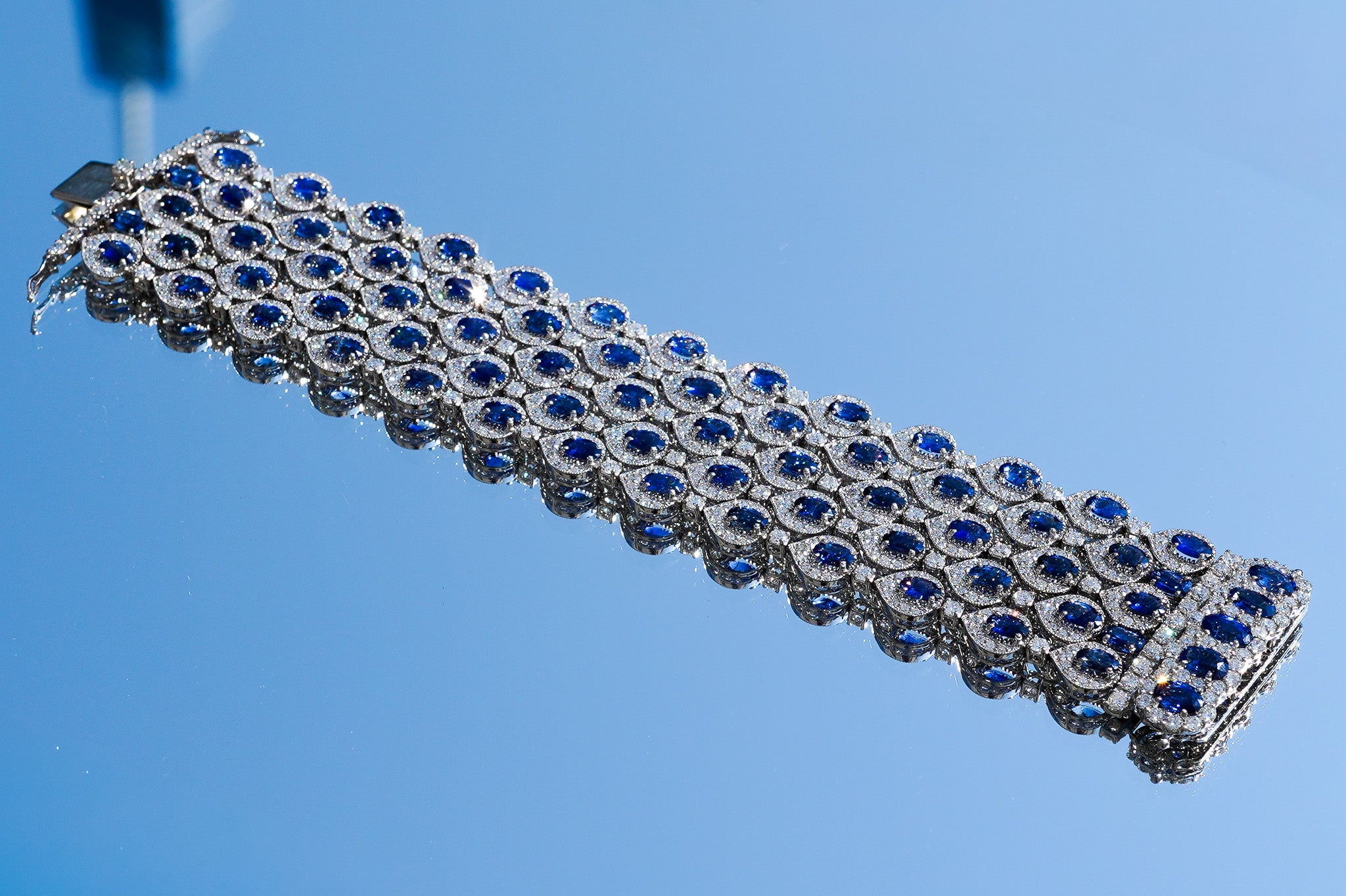 36.57ct Blue Sapphire & Diamond Halo Bracelet, 18k White Gold