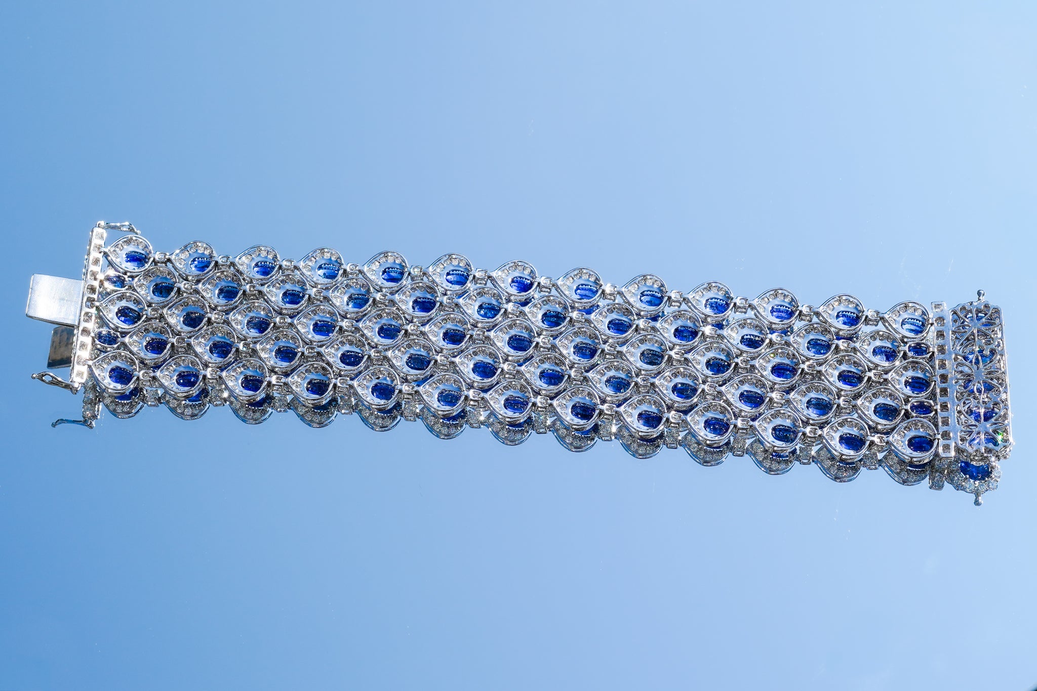 36.57ct Blue Sapphire & Diamond Halo Bracelet, 18k White Gold