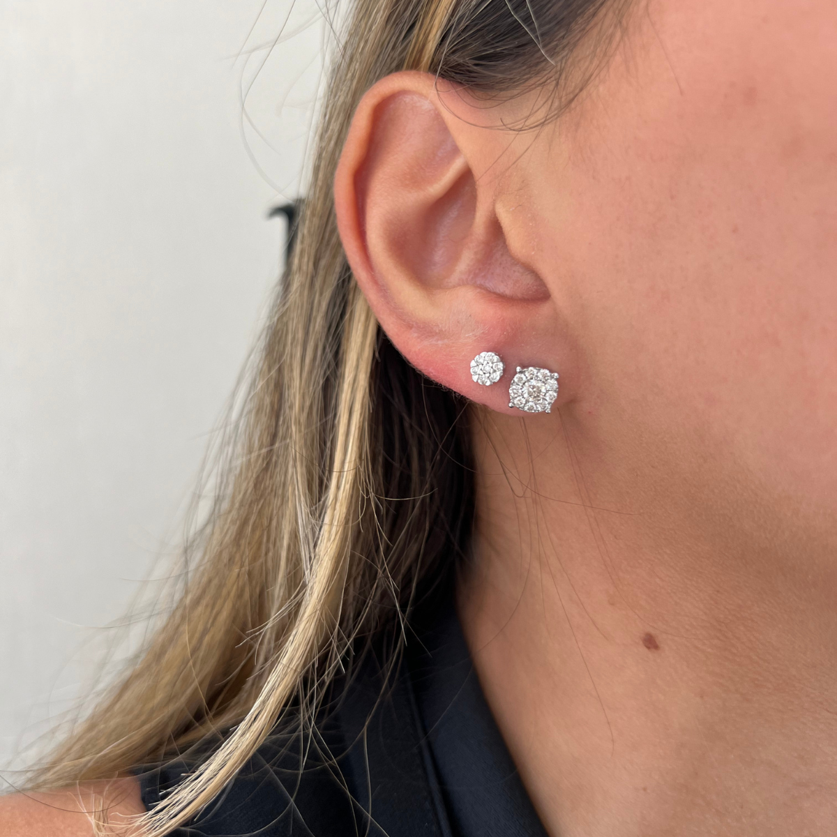 14kt White Gold Diamond Halo Stud Earring