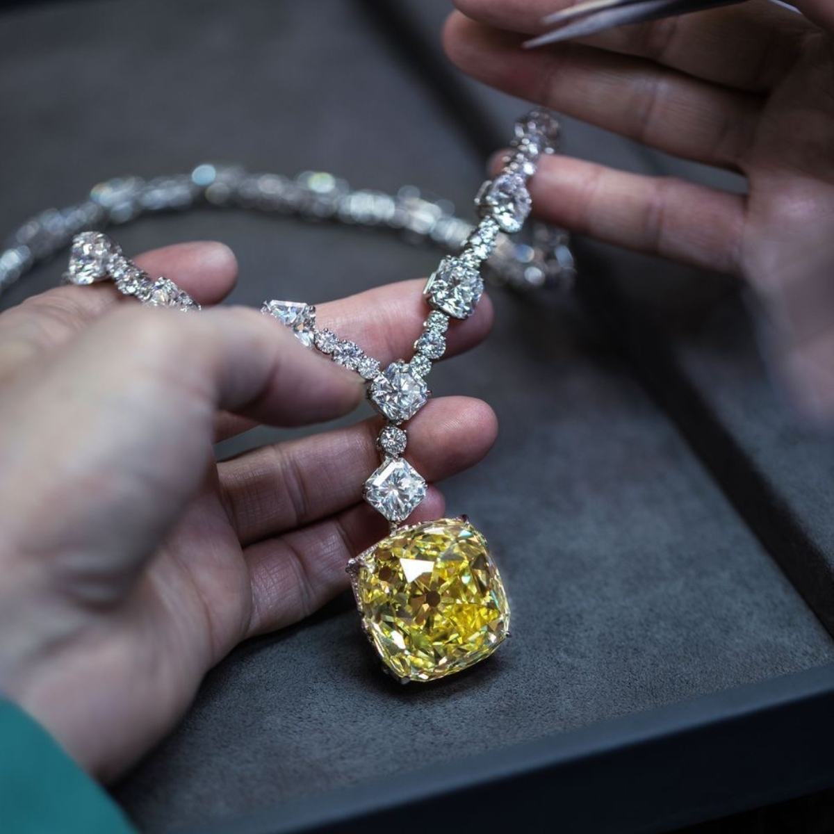 Trust in our craftmanship fancy yellow diamond necklace