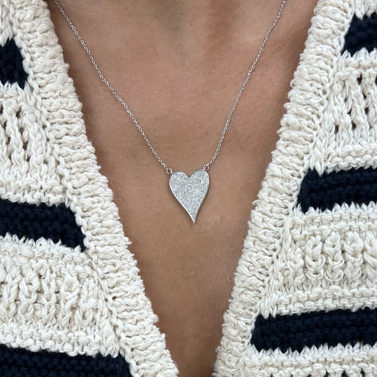 14kt White Gold round Diamonds Pave Heart Pendant