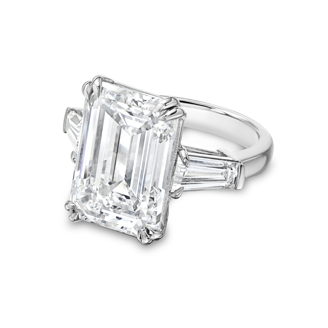 emerald 3 stone ring