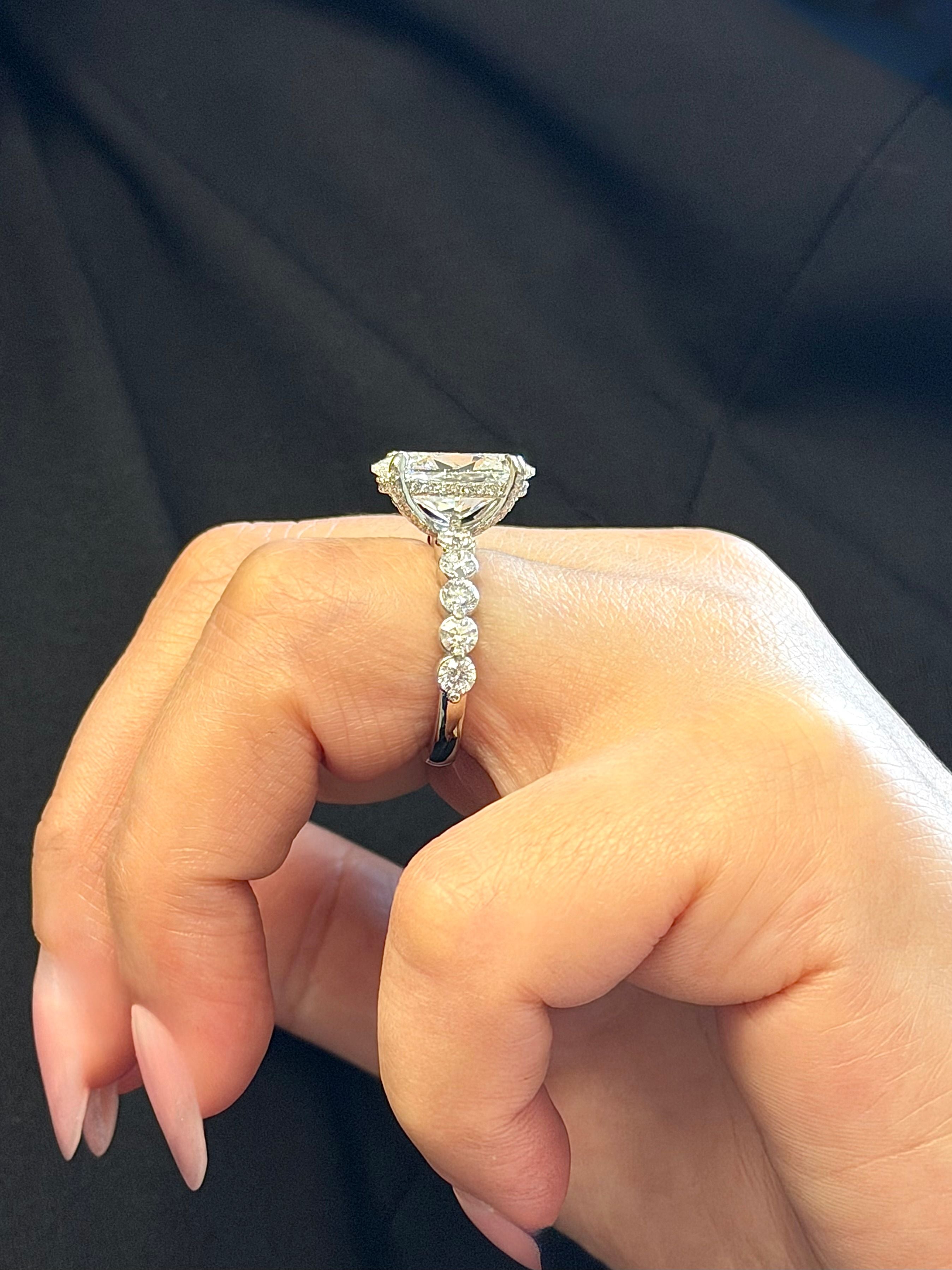 Lab Grown Oval & Round Cut Diamond Engagement Ring