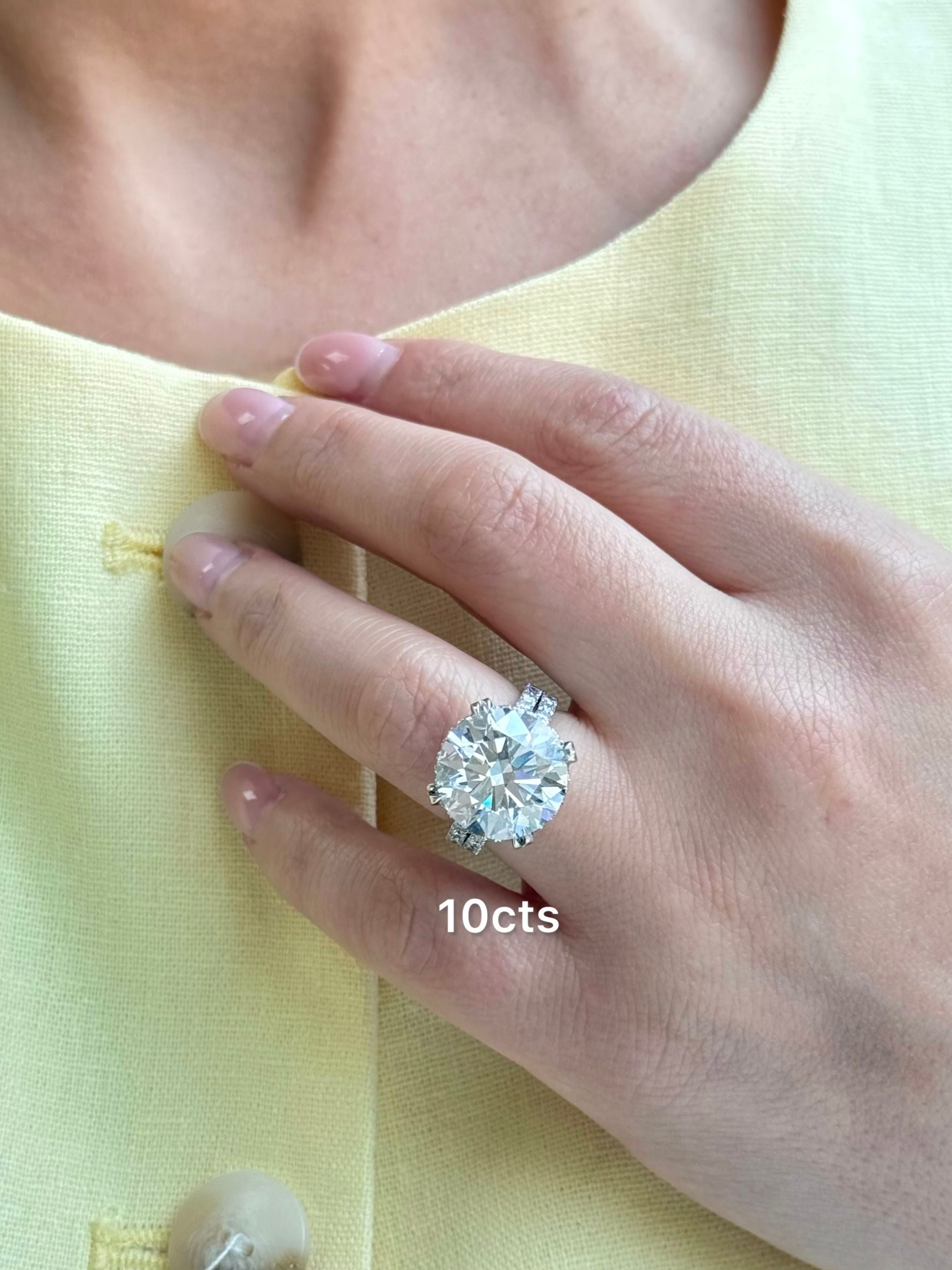round cut diamond engagement rings