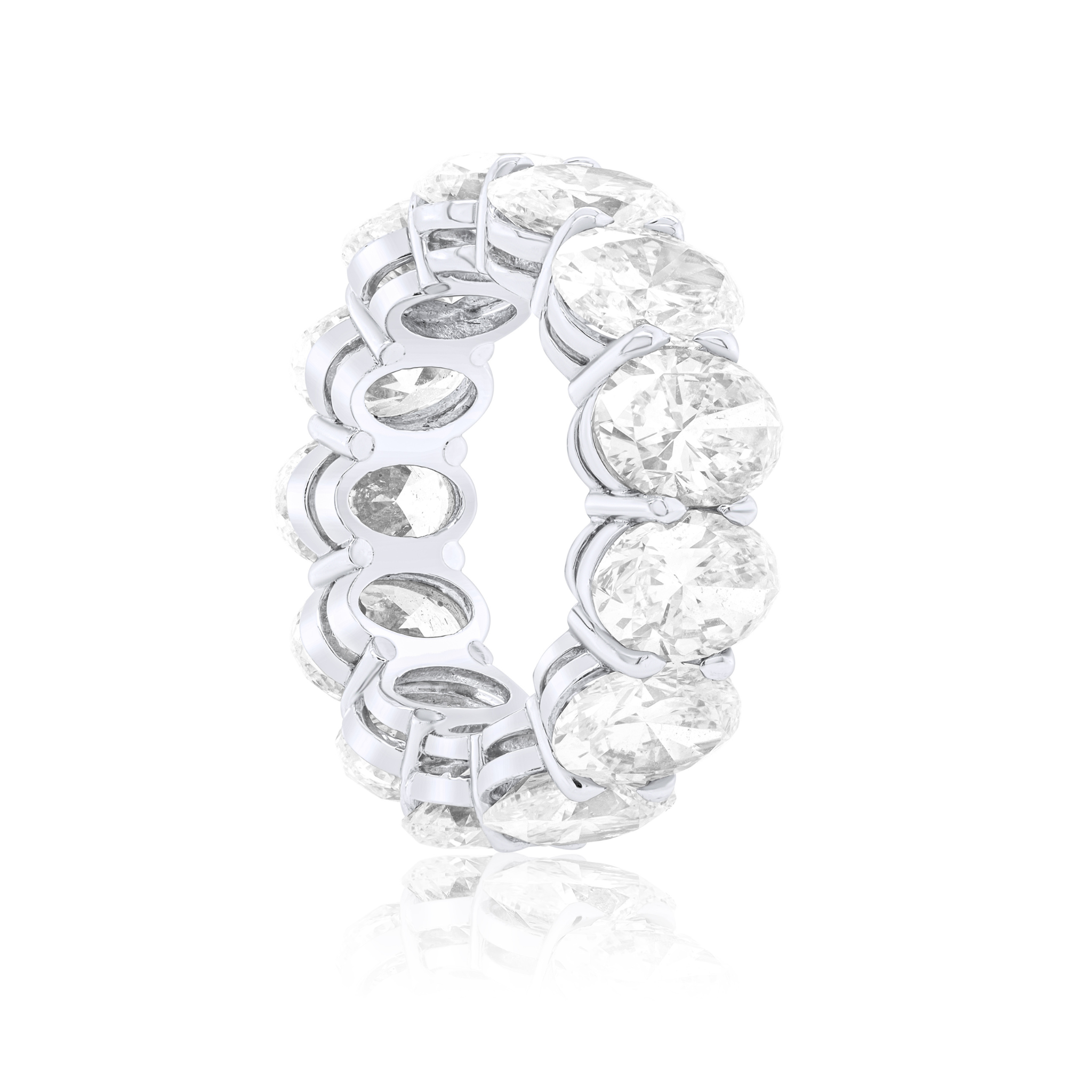 13.09ct Features Round Diamond Band.jpg