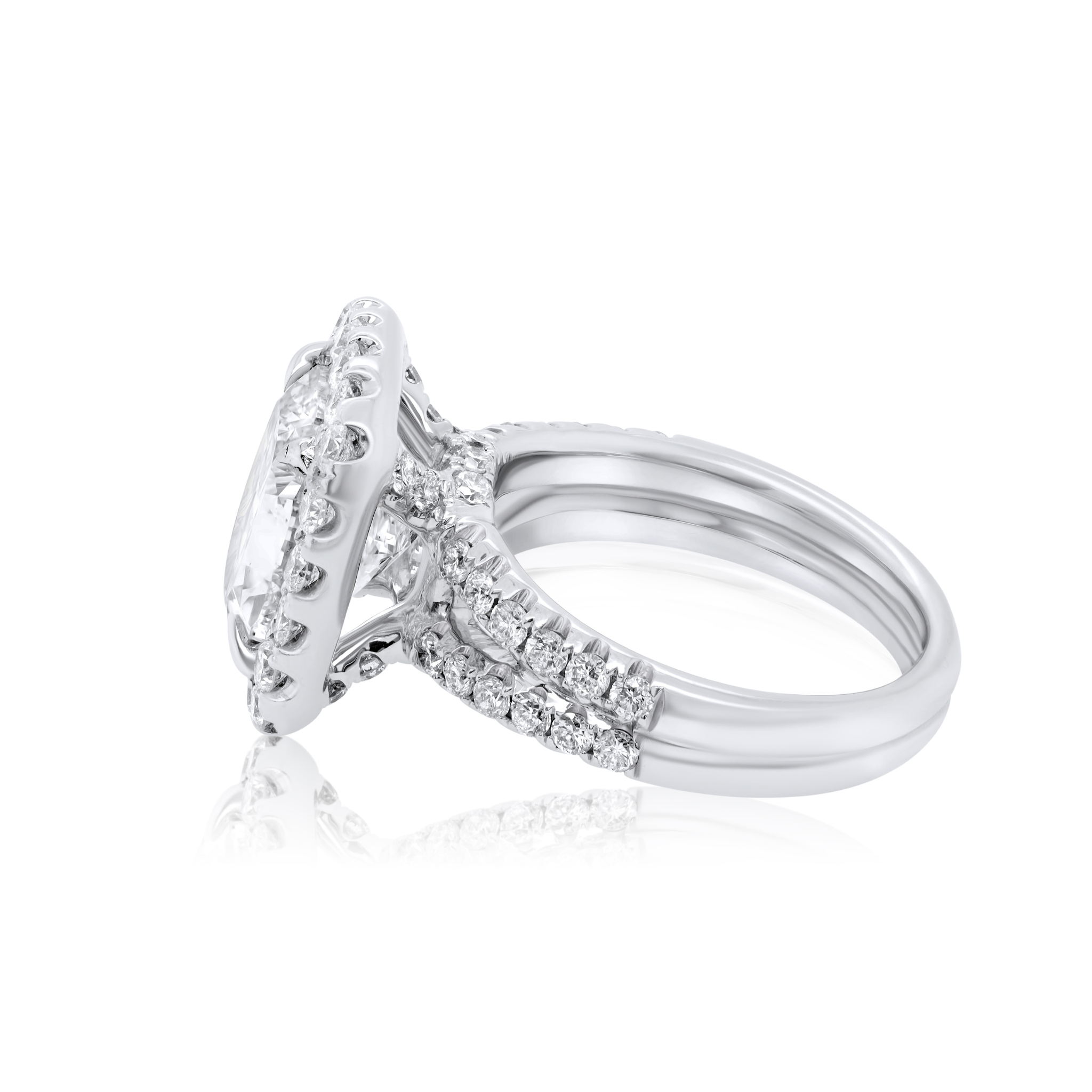 4.72ct CushionDiamond Ring.jpg