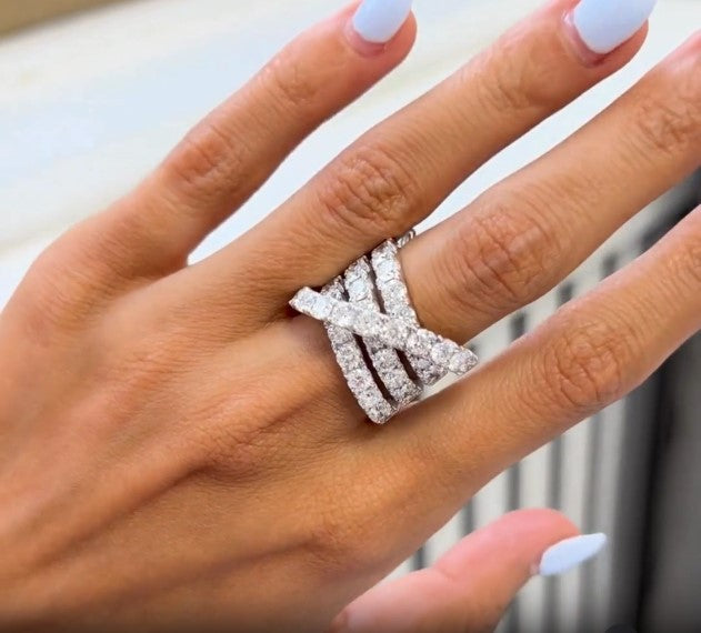 Multi-row crossover diamond statement ring in 18kt white gold, size 6.5