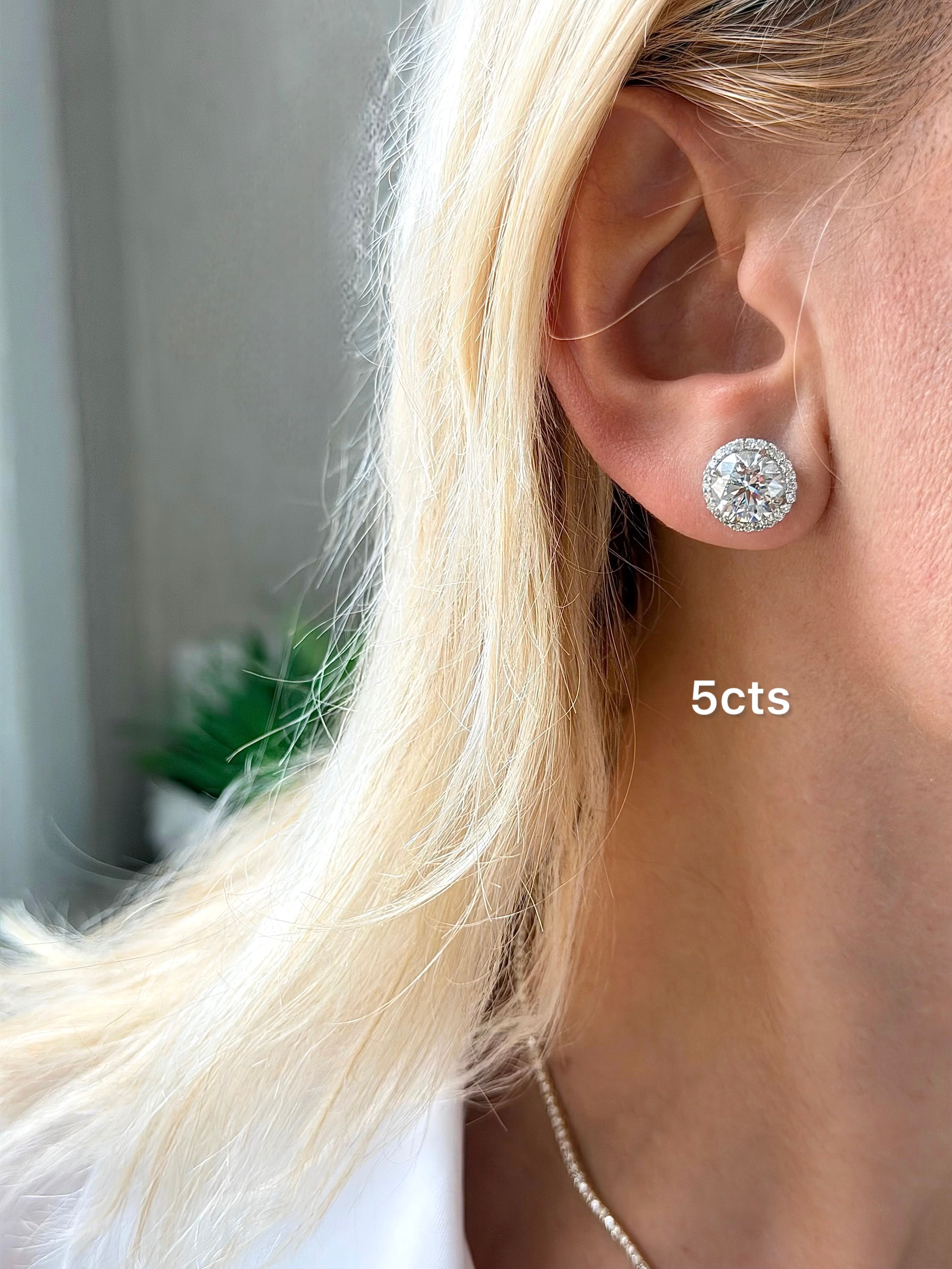 Lab-Grown Round Diamond Halo Earrings