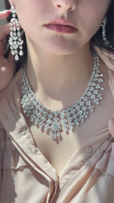 Video of 92cts Diamond flower necklace